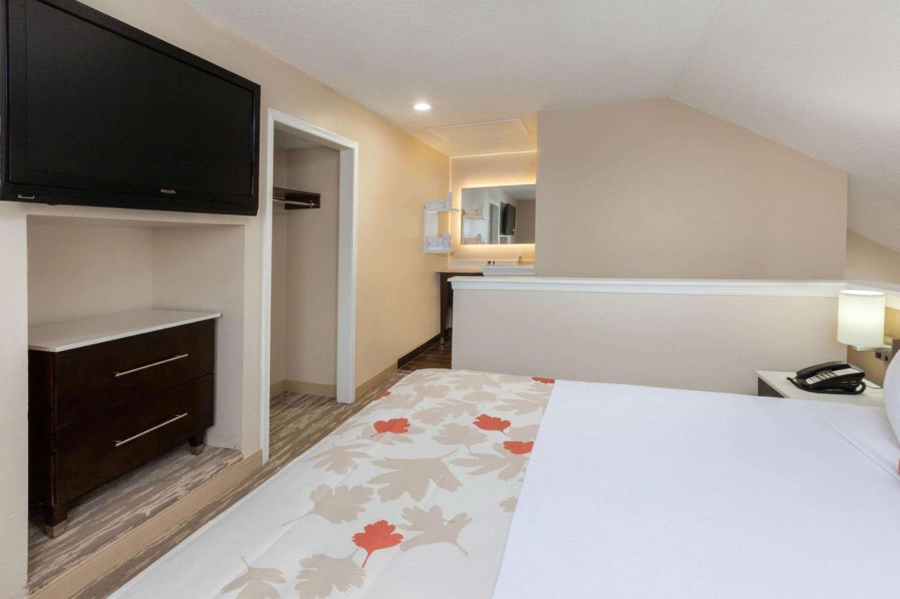 Hawthorn Suites By Wyndham Detroit Southfield Exterior photo